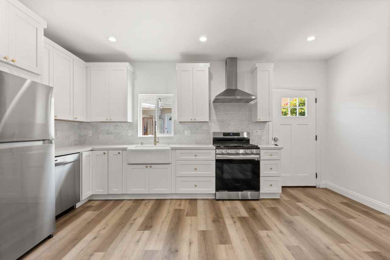 8017 Airlane Ave - Photo 5 of 9