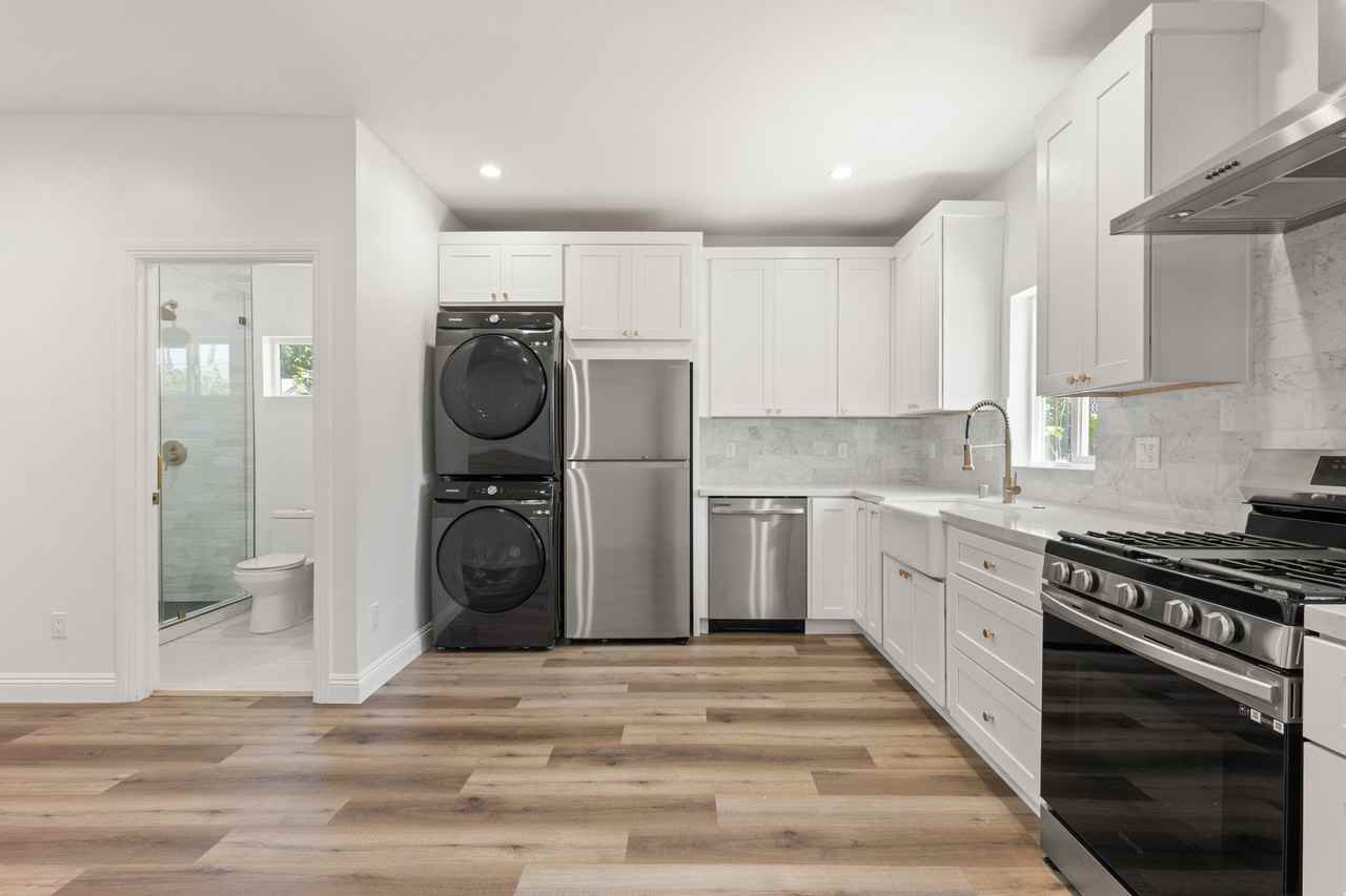 8017 Airlane Ave - Photo 6 of 9