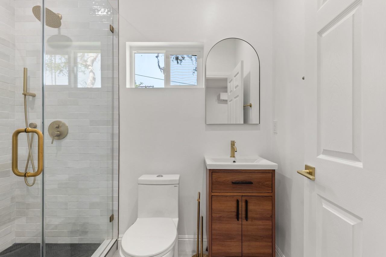 8017 Airlane Ave - Photo 7 of 9