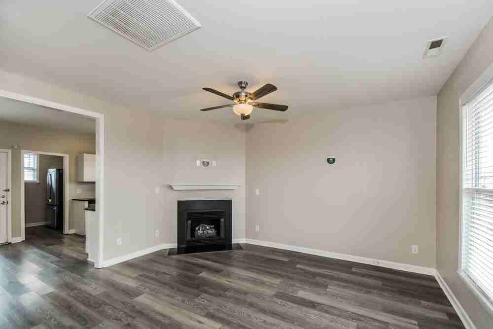 205 Houston Ln - Photo 4 of 17