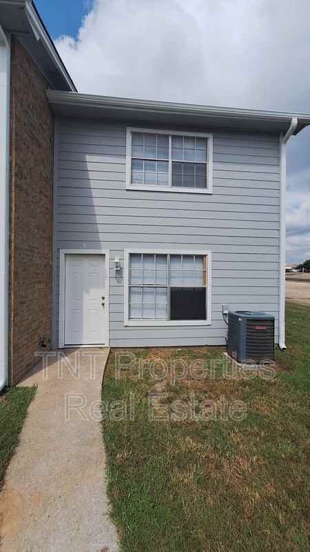 1906 Barak Ln #9 - Photo 2 of 12