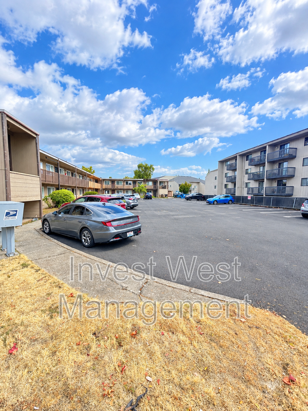 1806 E Fourth Plain Blvd #10 - Photo 2 of 22
