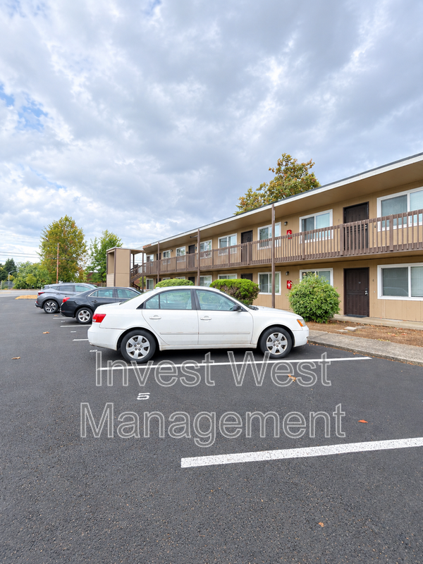 1806 E Fourth Plain Blvd #10 - Photo 3 of 22