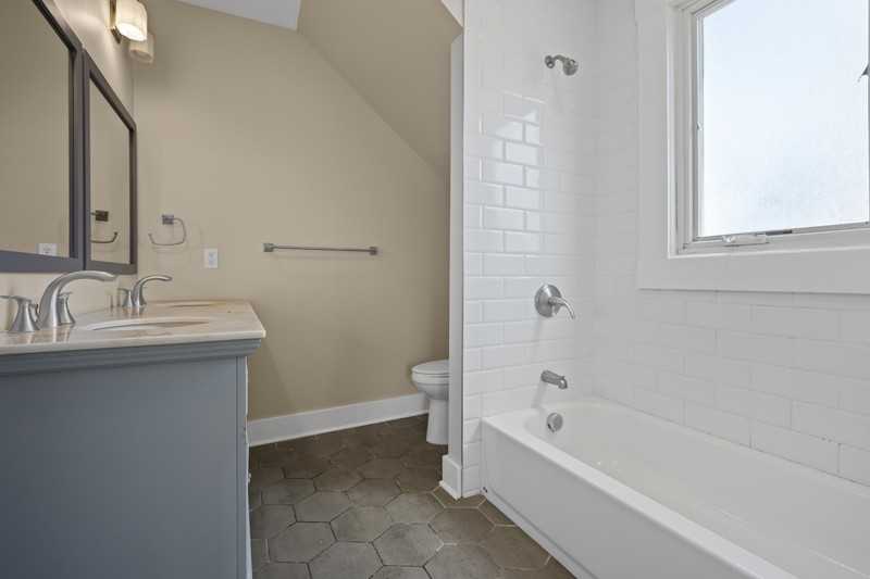 18 Saint Ann St - Photo 7 of 12