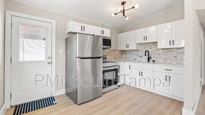 1541 W La Salle St - Photo 2 of 18