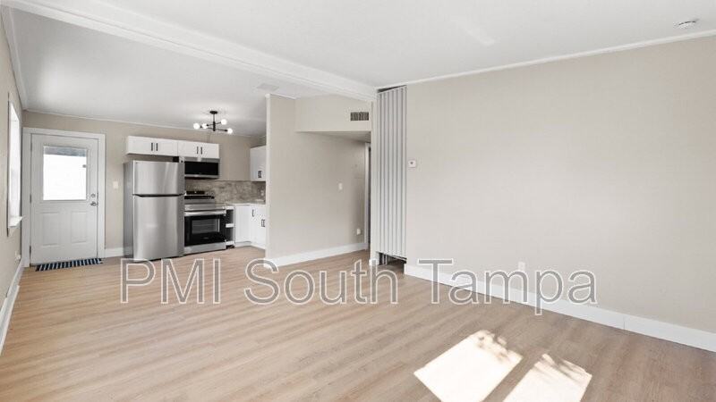 1541 W La Salle St - Photo 5 of 18