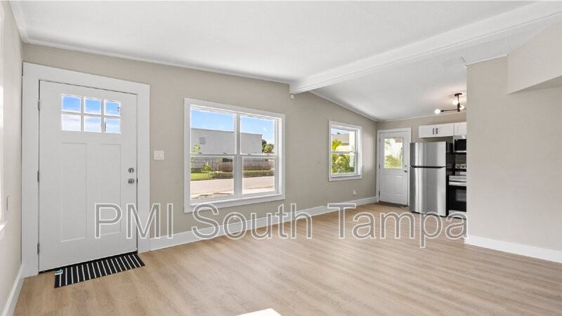 1541 W La Salle St - Photo 6 of 18