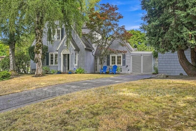 3411 Se Crystal Springs Blvd