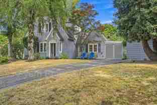 3411 Se Crystal Springs Blvd - Photo 1 of 1