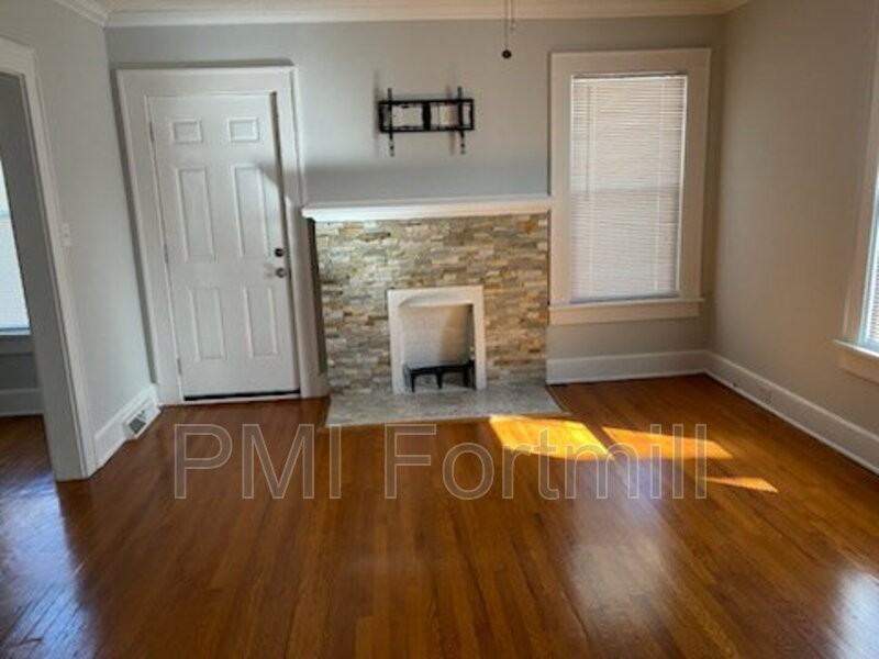 465 Arch Dr - Photo 4 of 16