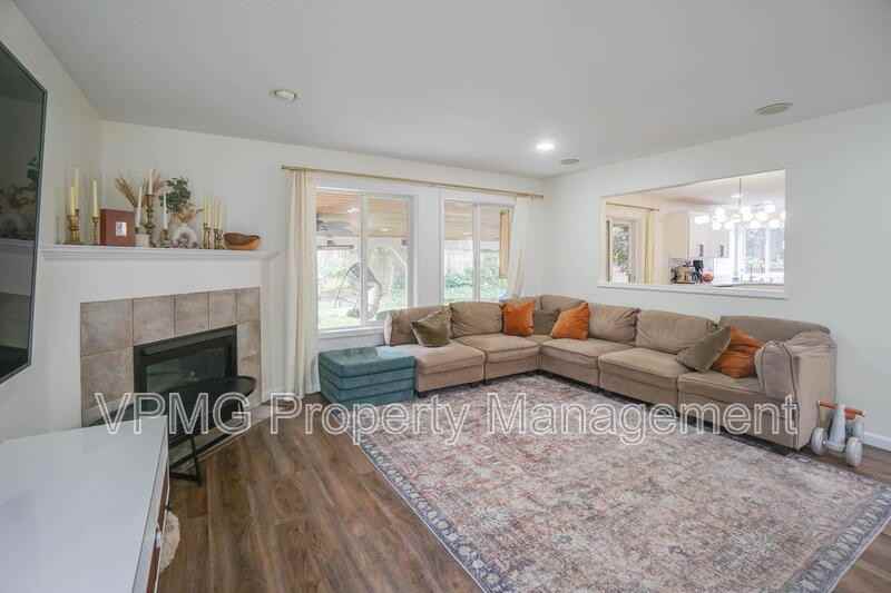 11011 Ne 104th St - Photo 7 of 28