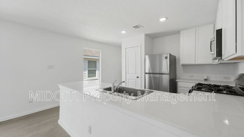 231 Ottawa Way - Photo 3 of 28