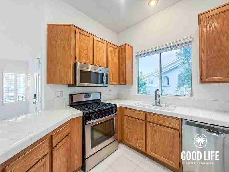 154 California Ct - Photo 2 of 26
