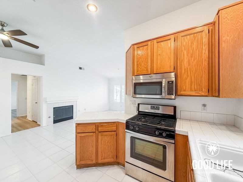 154 California Ct - Photo 4 of 26
