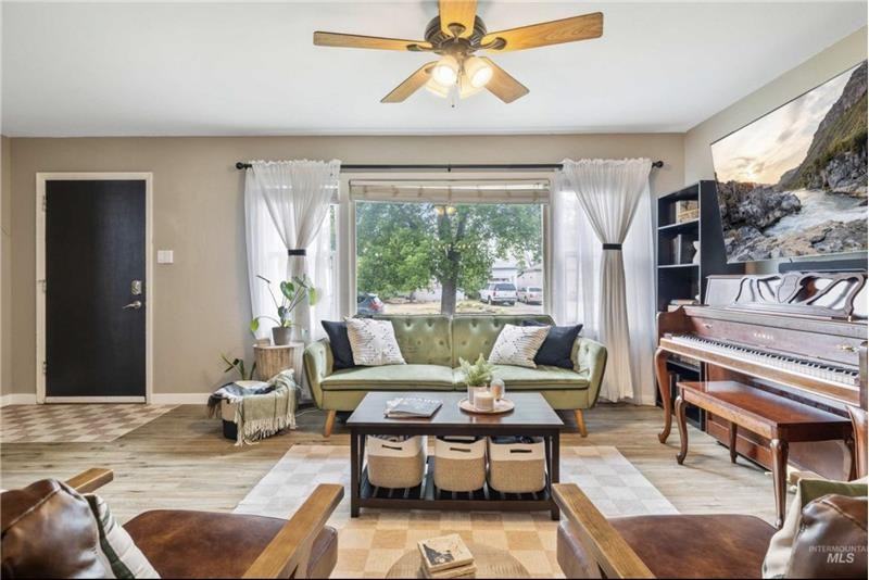 414 Bracken St N #1 - Photo 3 of 15