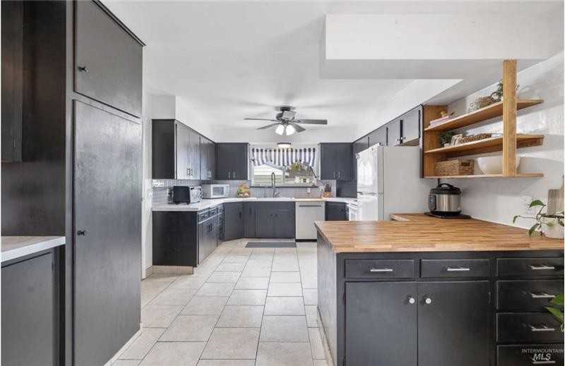 414 Bracken St N #1 - Photo 4 of 15