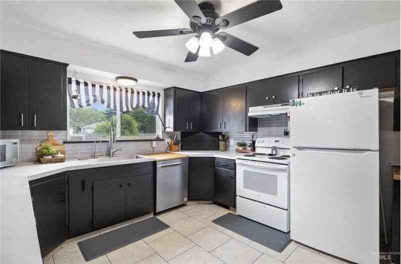 414 Bracken St N #1 - Photo 5 of 15