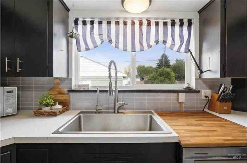 414 Bracken St N #1 - Photo 7 of 15