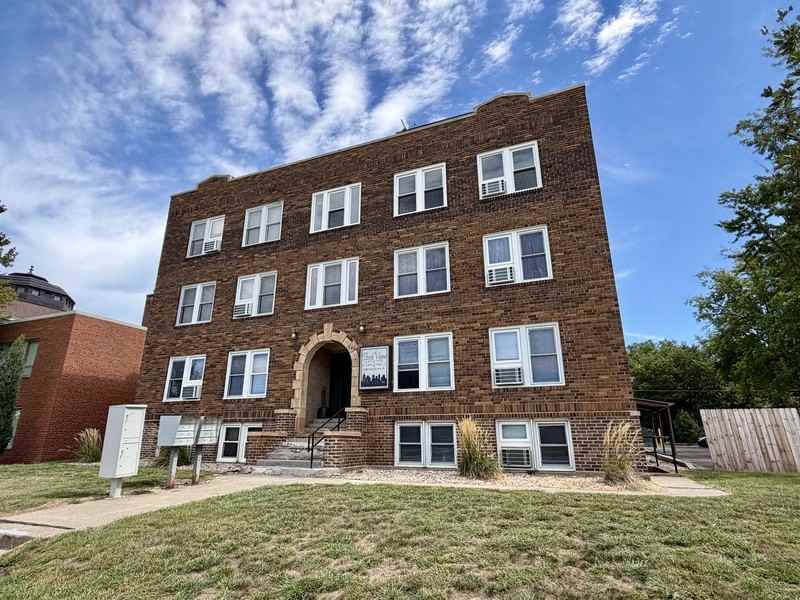 546 Dakota Ave S - Photo 2 of 21