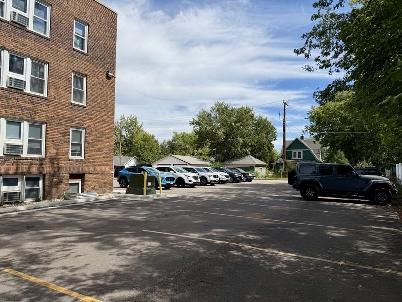546 Dakota Ave S - Photo 3 of 21