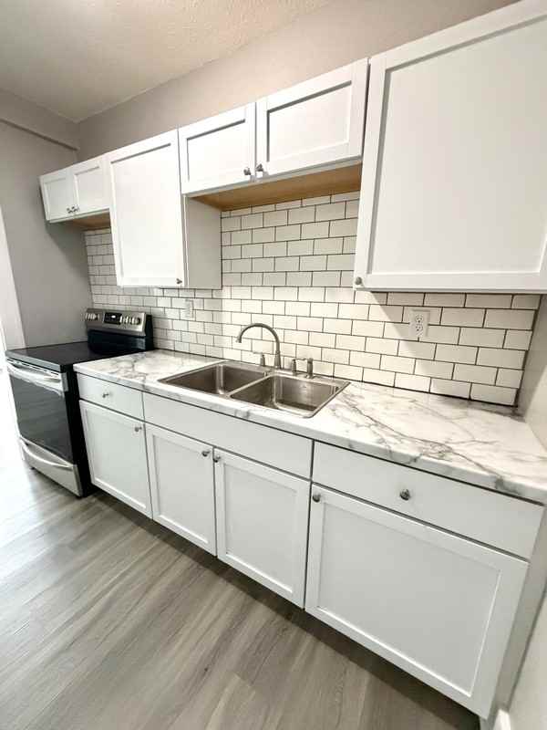 546 Dakota Ave S - Photo 5 of 21