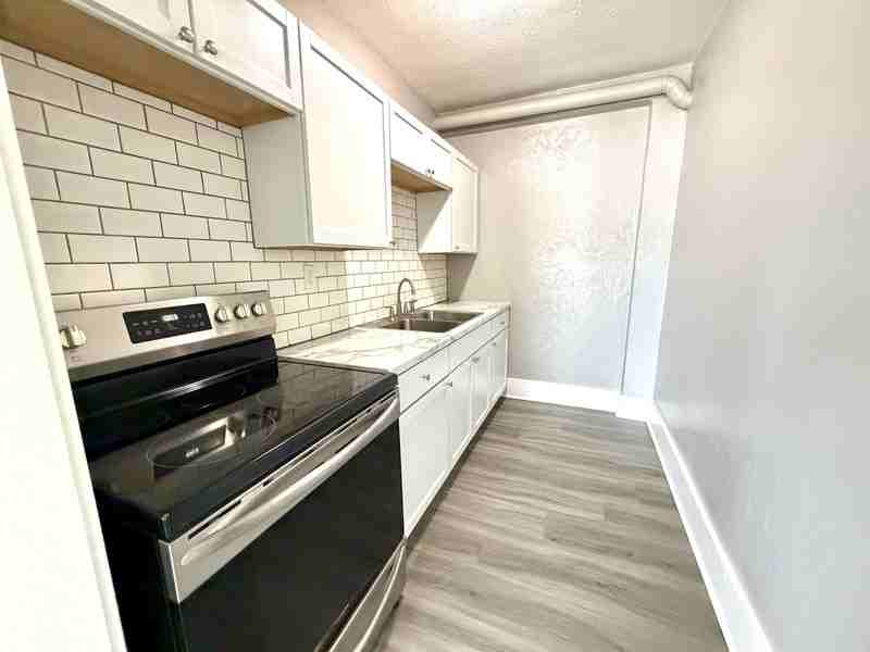 546 Dakota Ave S - Photo 7 of 21