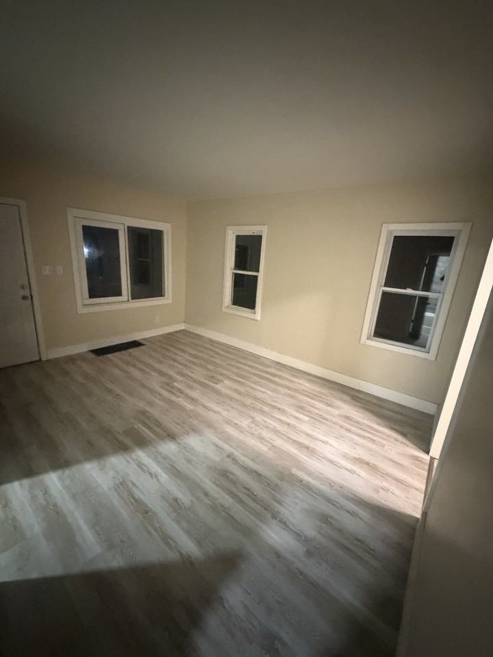 1027 Alvord Ave #4 - Photo 2 of 5