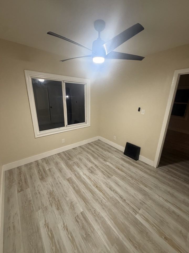 1027 Alvord Ave #4 - Photo 3 of 5