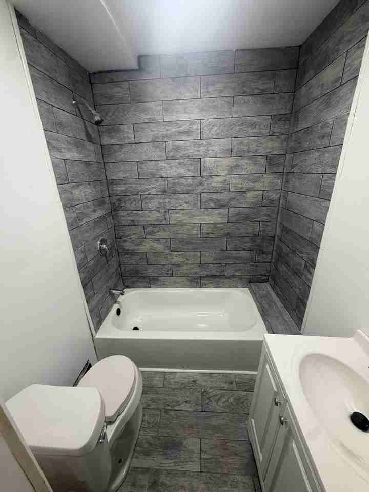 1027 Alvord Ave #4 - Photo 5 of 5