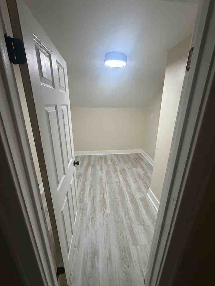 1027 Alvord Ave #5 - Photo 3 of 5