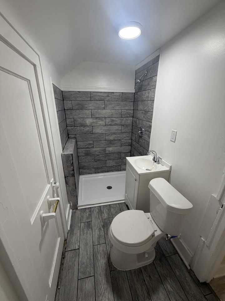 1027 Alvord Ave #5 - Photo 4 of 5