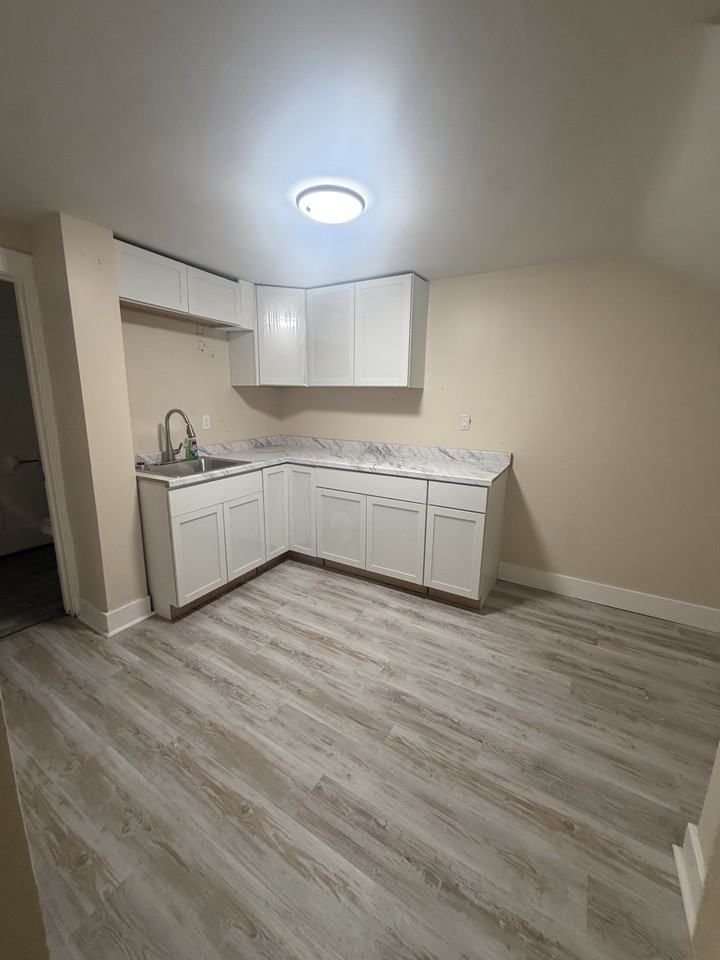 1027 Alvord Ave #5 - Photo 5 of 5