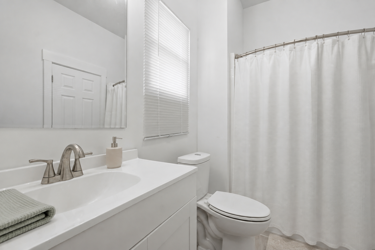 2400 N Sheridan Rd #B - Photo 6 of 22