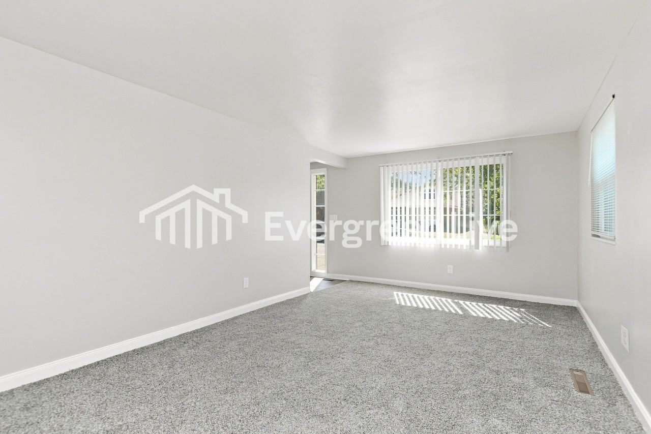 6945 Hubbard Dr - Photo 3 of 15