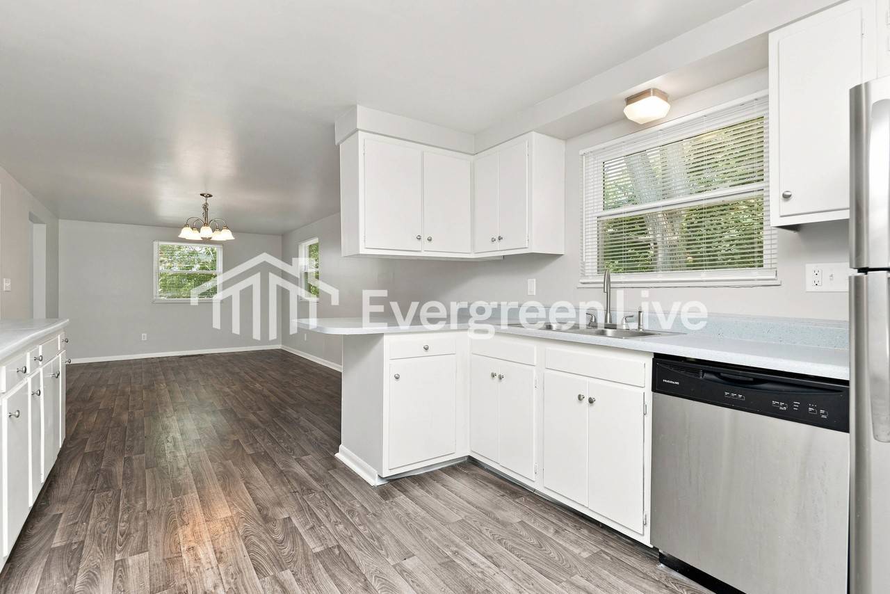 6945 Hubbard Dr - Photo 6 of 15