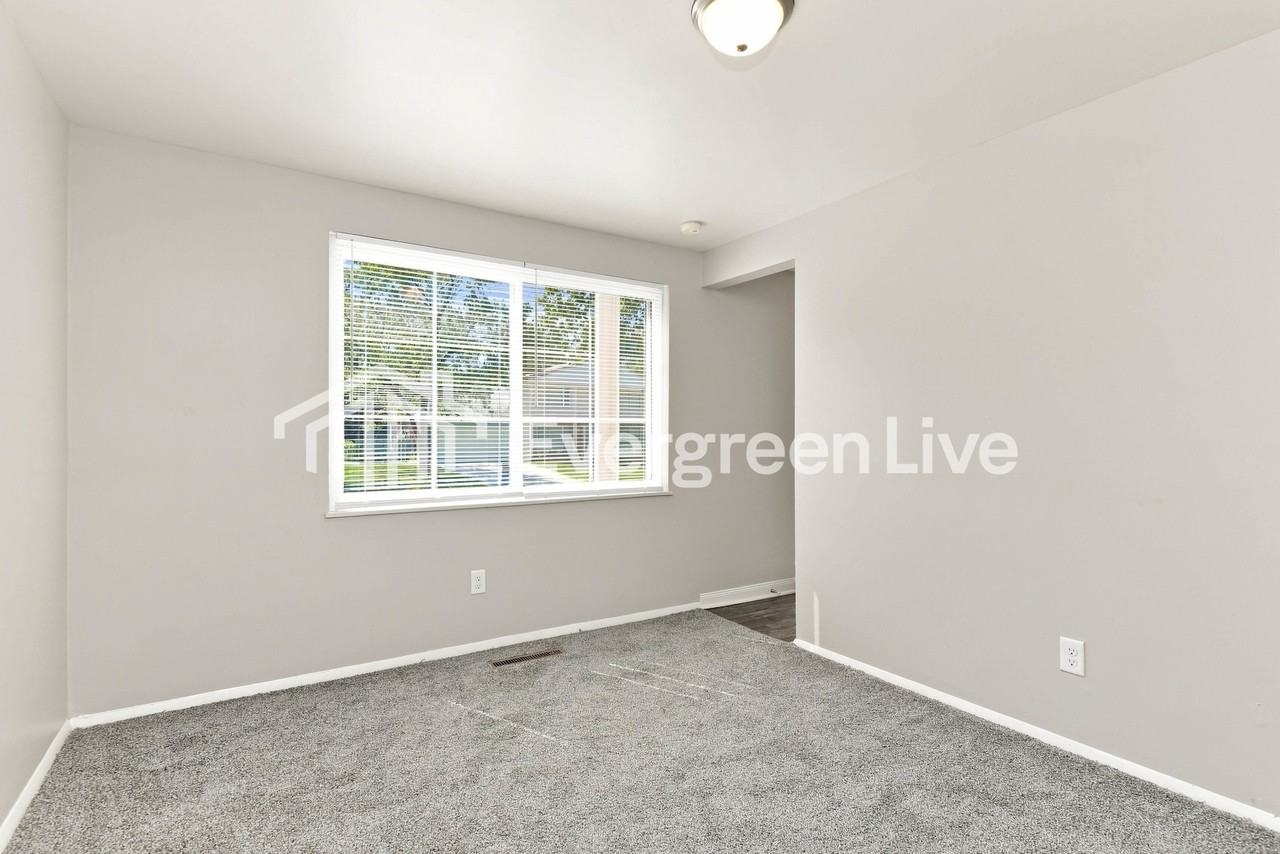 6945 Hubbard Dr - Photo 7 of 15