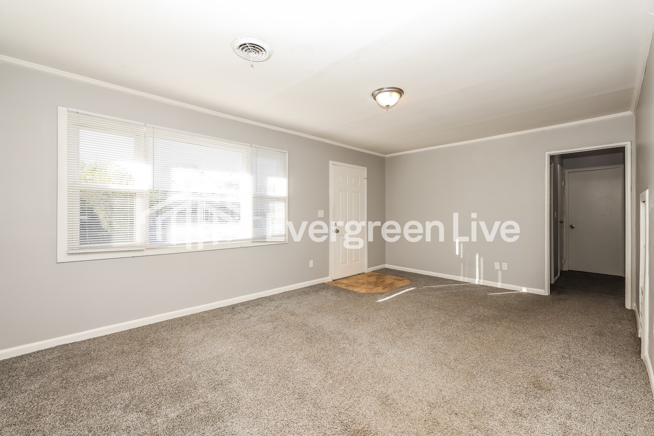 81 Rowland Dr - Photo 3 of 15