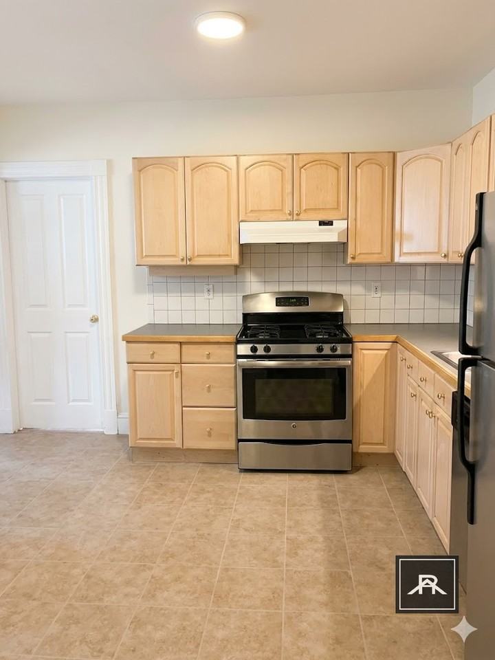 76 Gore St #1 - Photo 5 of 7