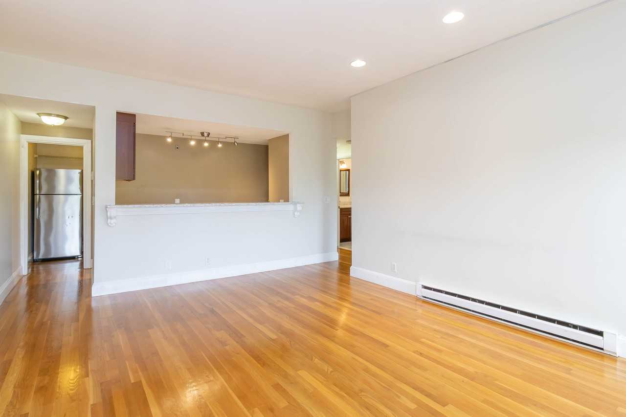 42 W Newton St #424 - Photo 4 of 29