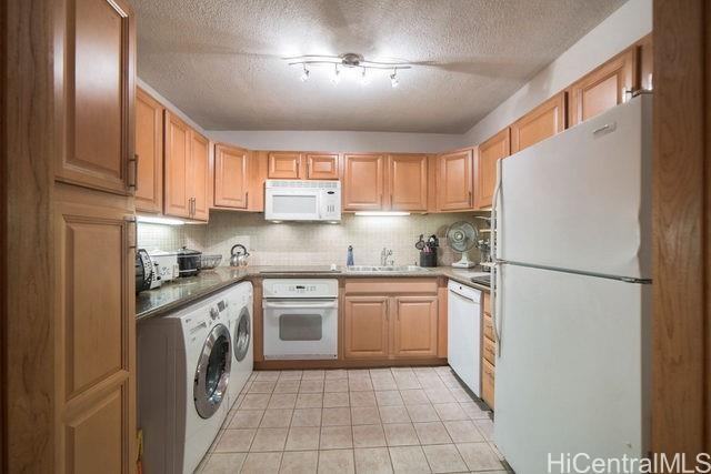 155 Paoakalani Ave #1004 - Photo 4 of 7