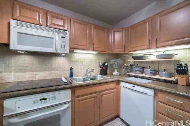 155 Paoakalani Ave #1004 - Photo 5 of 7