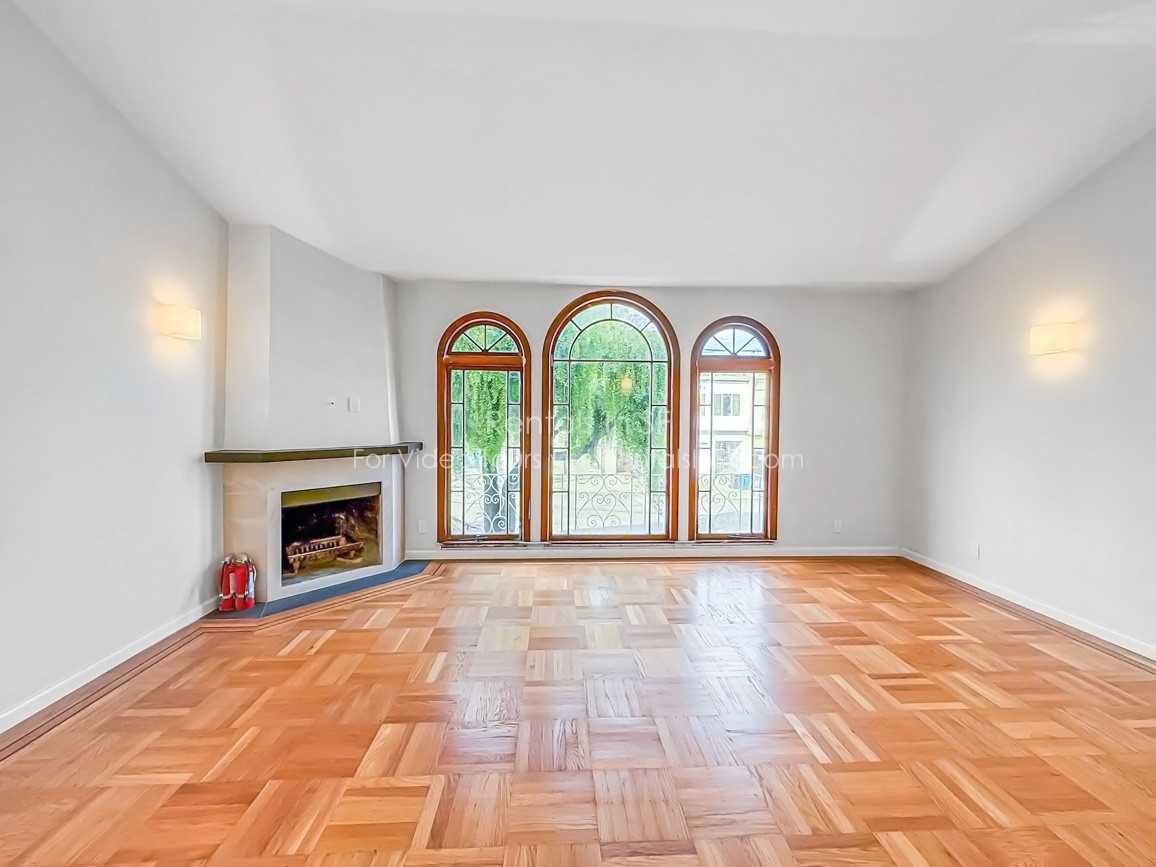 1547 1547 Underwood TOP FLOOR #B - Photo 7 of 26