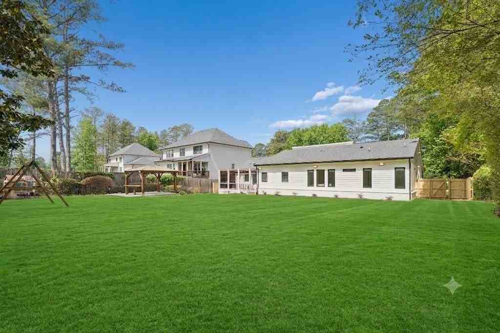 4130 Lower Roswell Rd - Photo 4 of 37