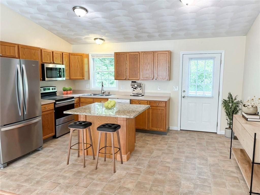 521 10th Ave - Photo 4 of 18