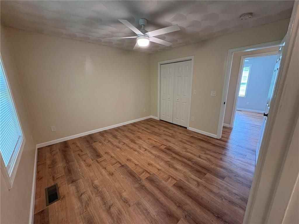 521 10th Ave - Photo 6 of 18