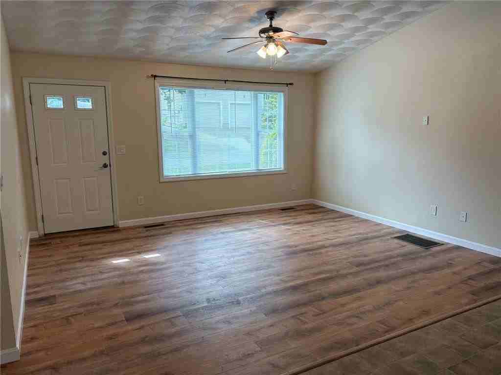 521 10th Ave - Photo 7 of 18