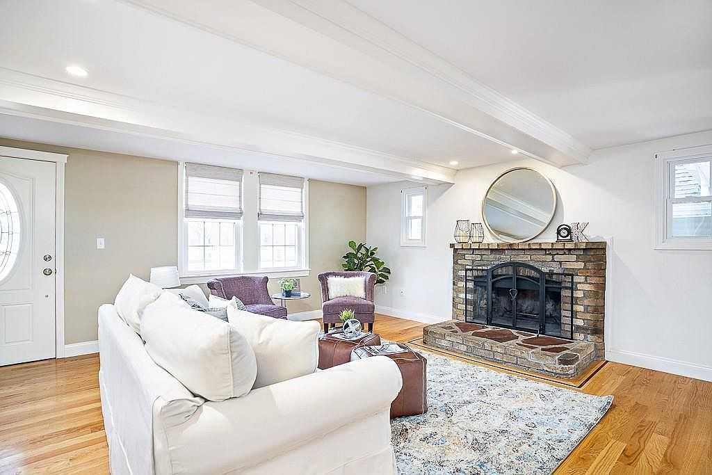 81 Parker St - Photo 3 of 22
