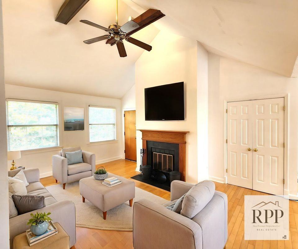 2811 Arlington Blvd ##202 - Photo 3 of 20