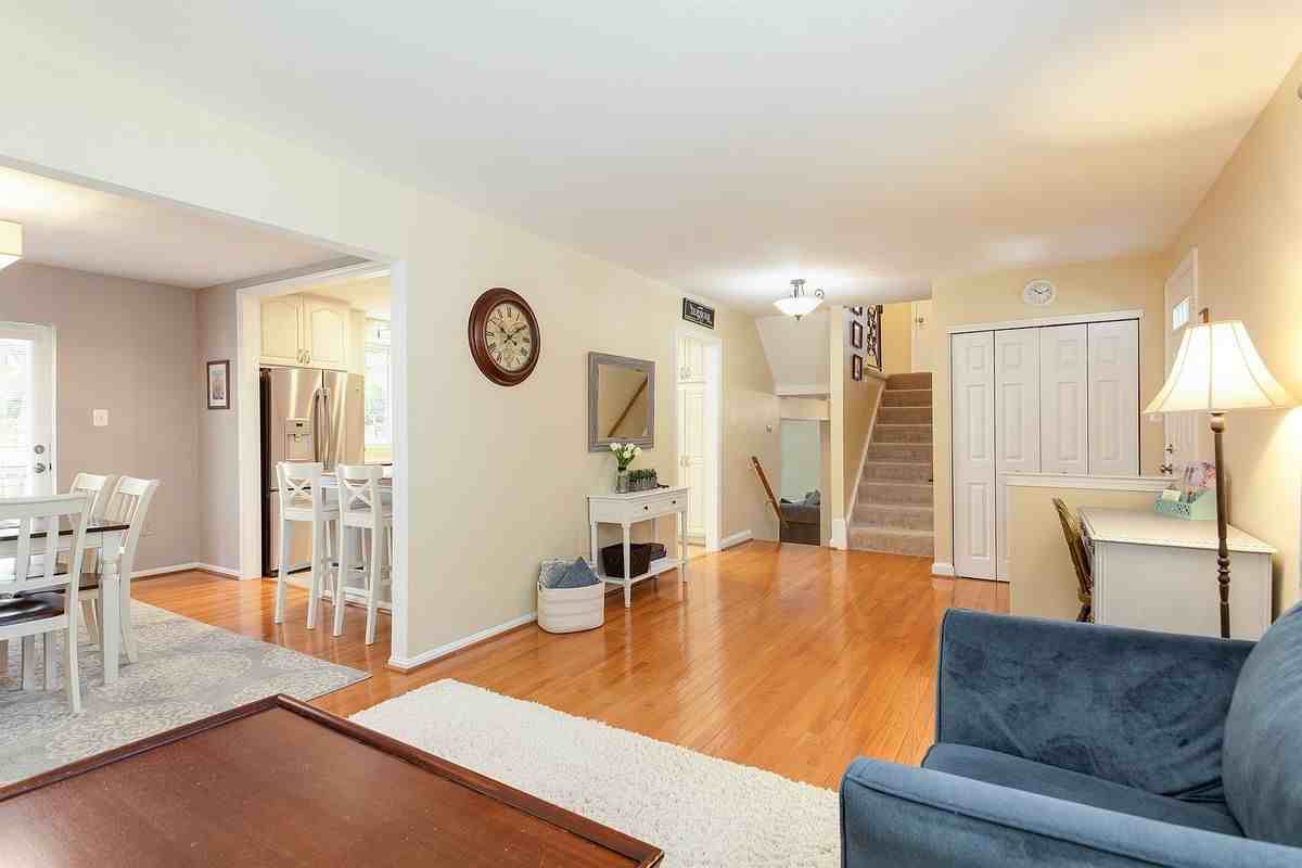 4992 Swinton Dr - Photo 6 of 27