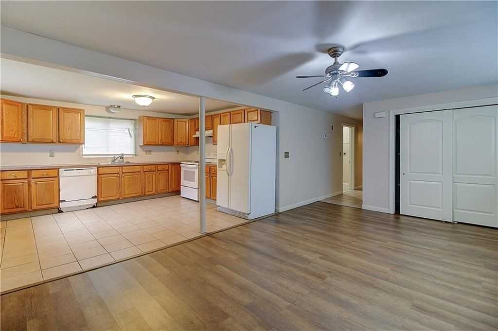 499 Farmington Ave - Photo 2 of 11